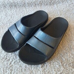 OOFOS OOahh Slide Sandal Women's US 8 EU 39 Metallic Pewter Comfort Recovery